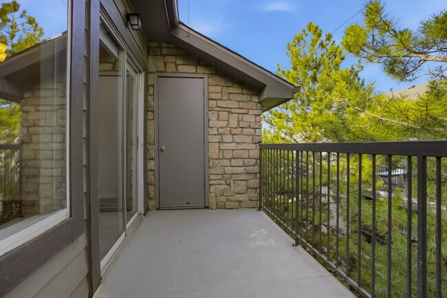 Building Photo - Two Bedroom Condo - Community Pool - Low Deposit - Move In Special