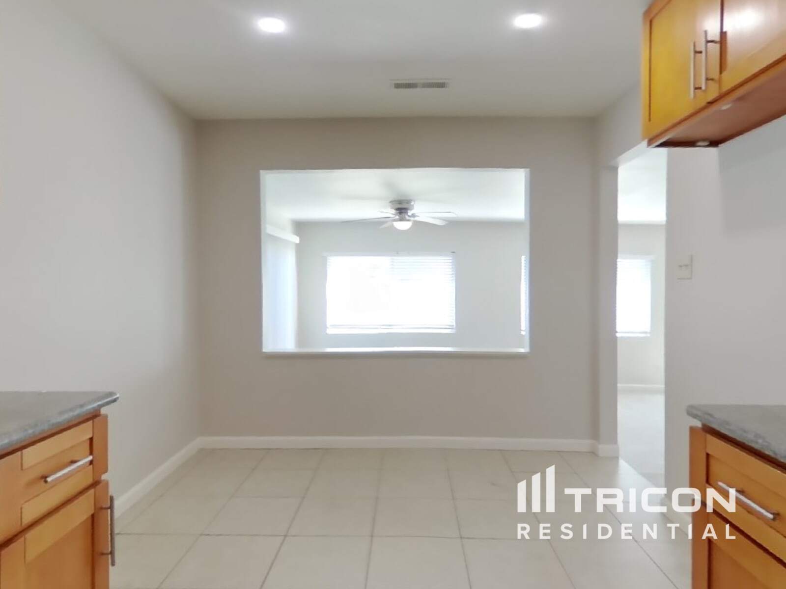 Building Photo - 2749 El Rey St