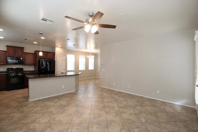 Building Photo - 3221 E Virgil Dr