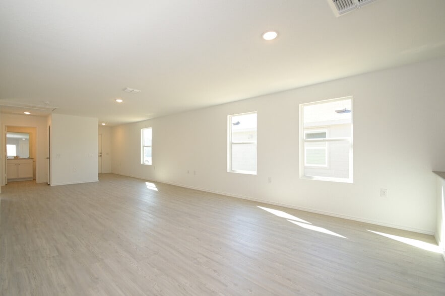 Building Photo - 3919 Poteet Pl