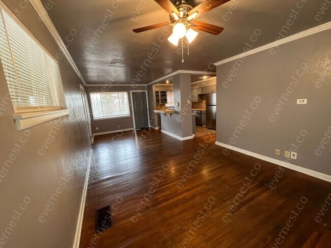 Building Photo - 2 Woodcliff Cir