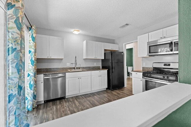 Building Photo - 9011 Quail Valley Dr