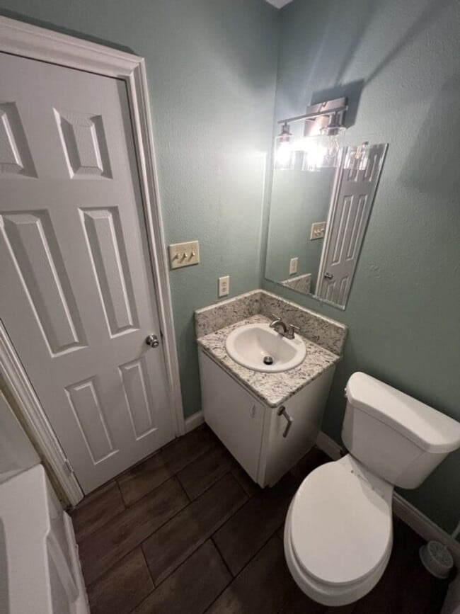 Building Photo - Beautiful 3-Bedroom, 1.5-Bath Home in Bake...