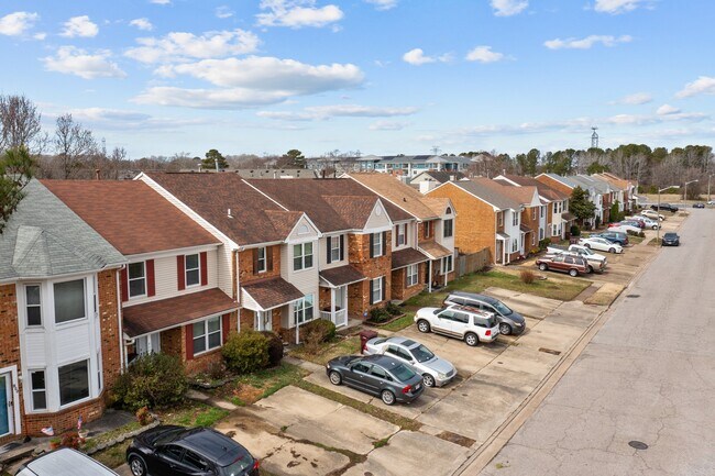 Building Photo - 802 Nottaway Dr