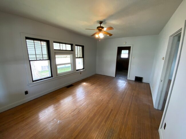 Building Photo - 208 Stroup St