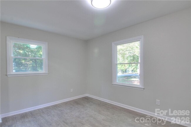 Building Photo - 1300 Sharon Dr