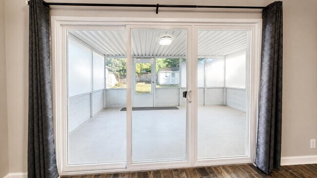 Building Photo - 2132 Forbes Ave