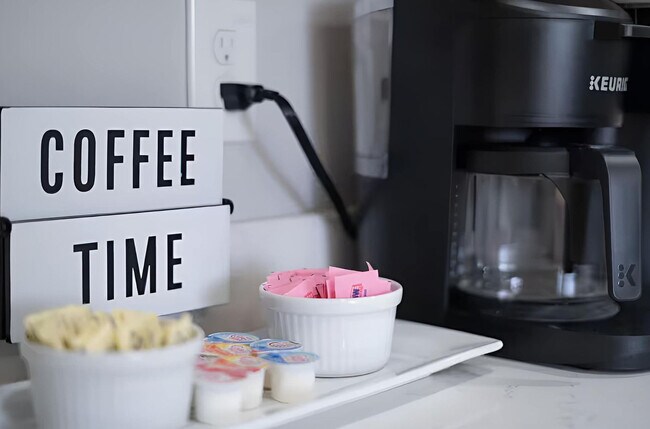 Building Photo - 5747 N 48th Ln