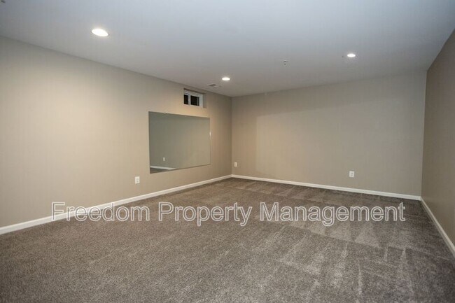 Building Photo - 2425 Morgans Point Dr