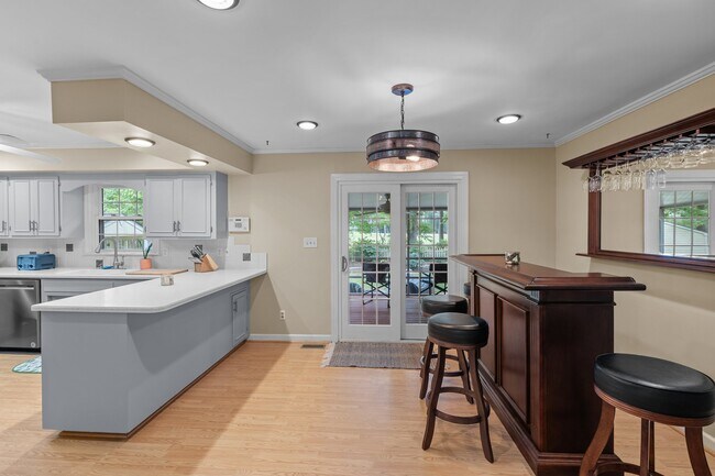 Building Photo - 327 Plantation Dr