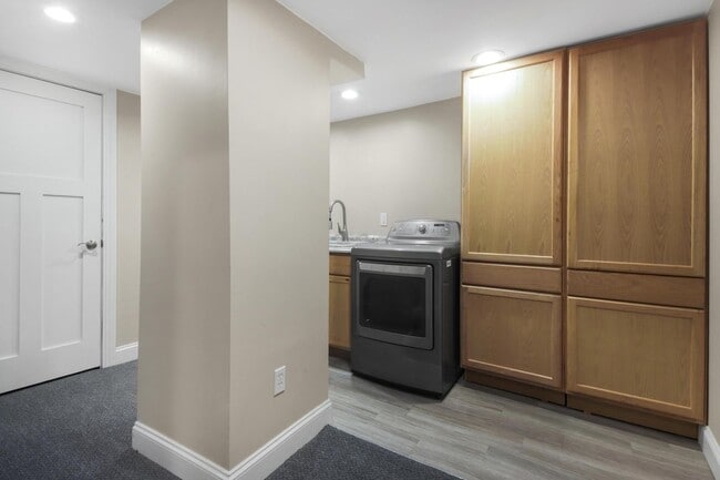 Building Photo - 1265 West Blvd