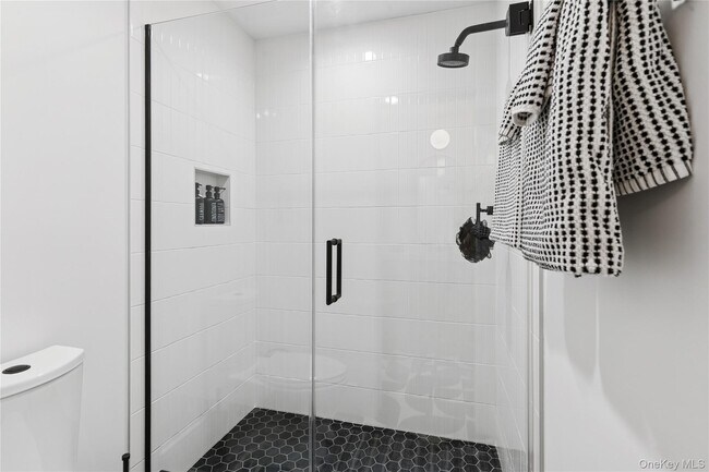 Building Photo - 4 Margareta Ct