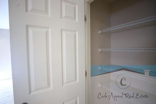 Building Photo - Move in special $850!! Beautiful 3 bed /2 ...