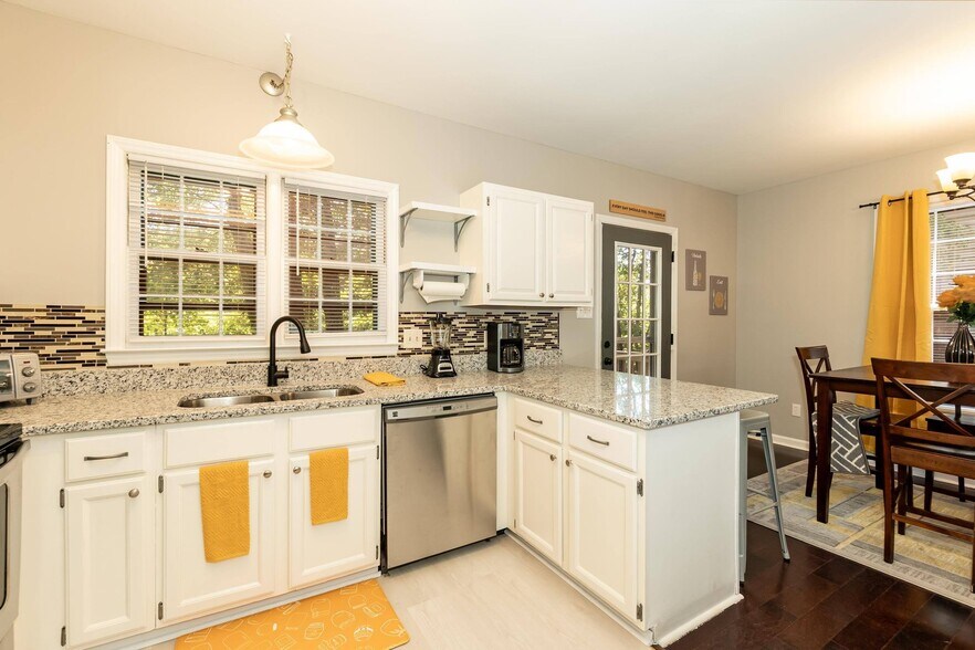 Building Photo - 6107 Highcastle Ct