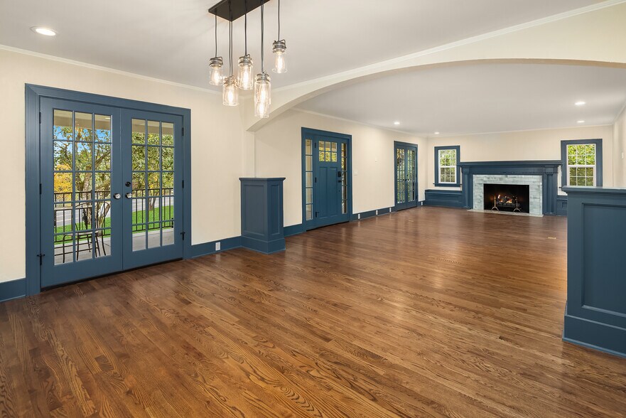 Building Photo - 10425 Des Moines Memorial Dr S