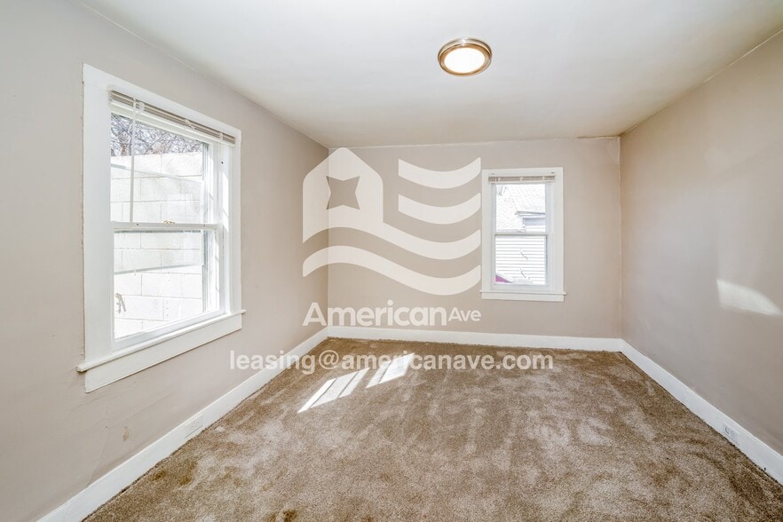 Building Photo - 709 W Broad St