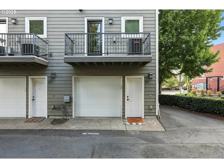 Garage Entrance - 895 SW 170th Ave