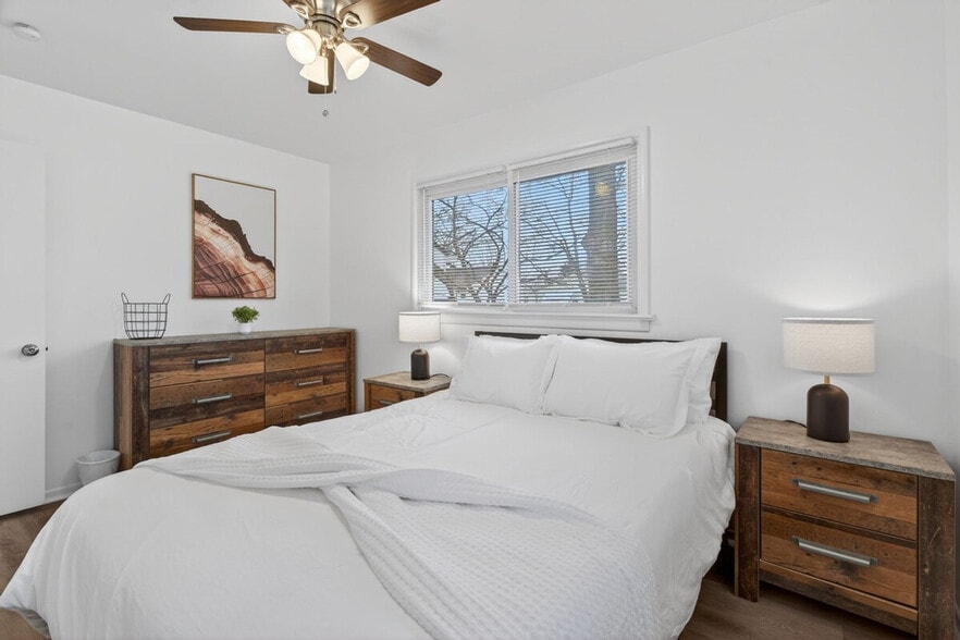 Building Photo - 453 Chamberlin Dr