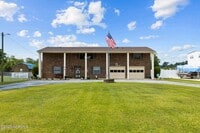 Building Photo - Waterfront 3 bedroom 2 bath