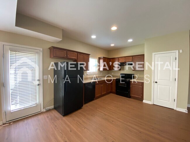 Building Photo - 133 The Heights Dr