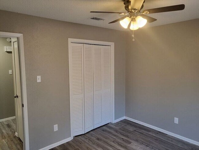 Building Photo - 6708 Robindale Rd