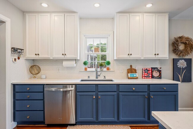 Building Photo - Charming St. Matthews Ranch