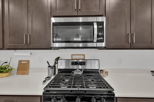 Building Photo - 14391 SW Skye Dr