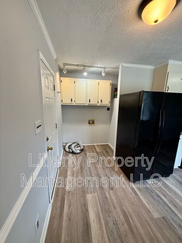 Building Photo - 1725 Sand Hill Rd