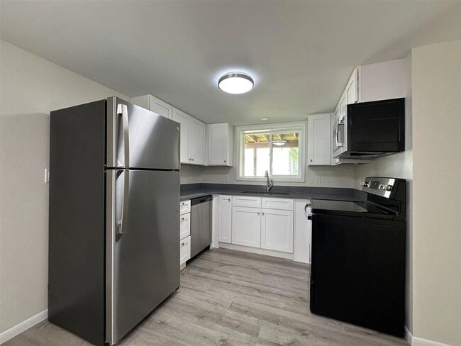 Building Photo - 3004-3006 Stanford Ave