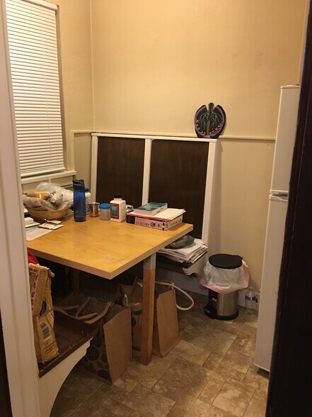 Building Photo - 741 Melrose Ave