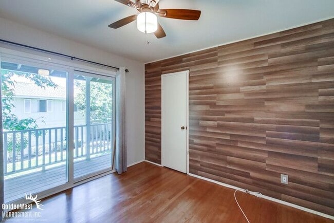 Building Photo - Cozy 2Bdm 1.5Ba Townhome with Modern Upgra...