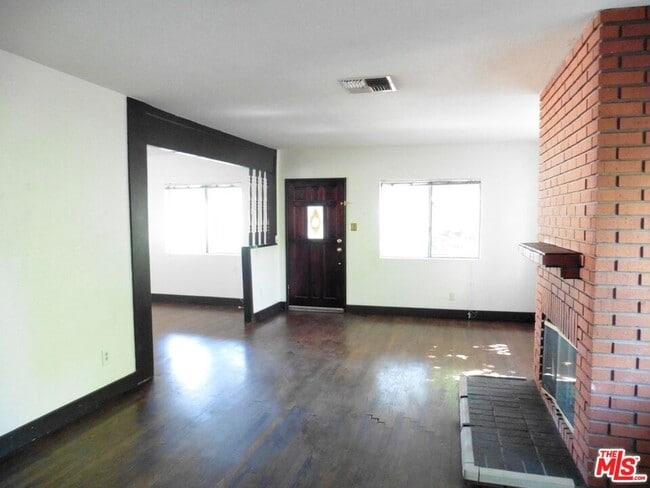 Building Photo - 5723 Stansbury Ave