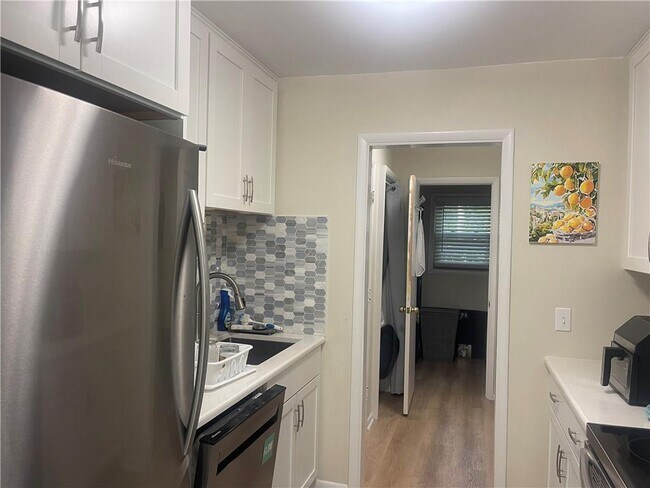 Building Photo - 800 Mallery St