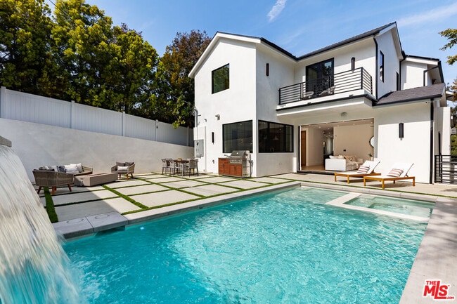 Building Photo - 2565 Patricia Ave