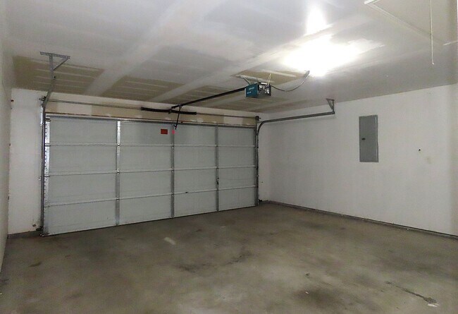 Building Photo - Beautiful 3 Bedroom, 2 Bath Home in Flint!