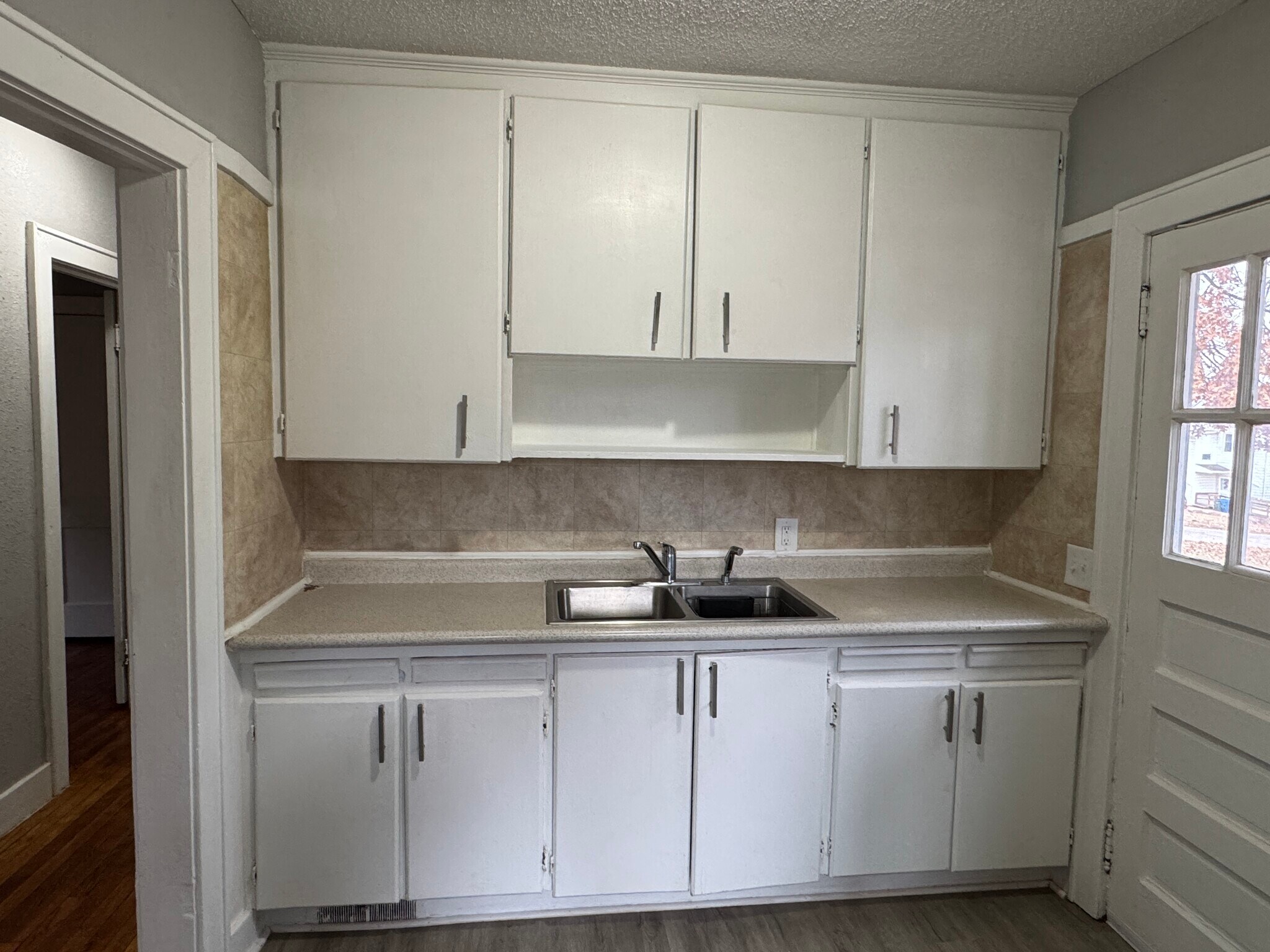 Building Photo - 824 Tremont Ave