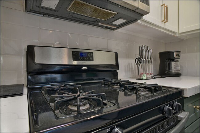 Building Photo - Available to View