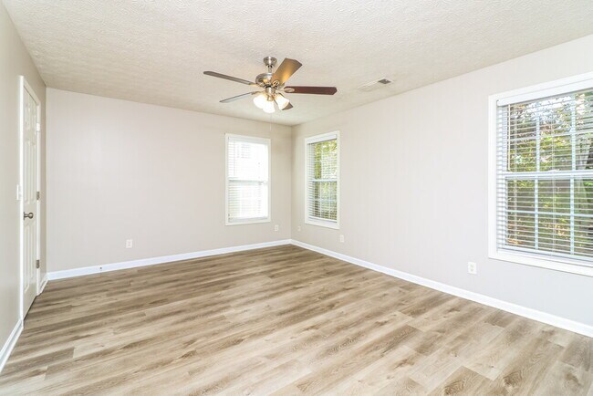 Building Photo - 252 Hillcrest Ridge