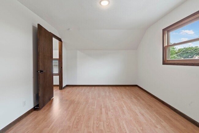 Building Photo - 2887 Hickory St