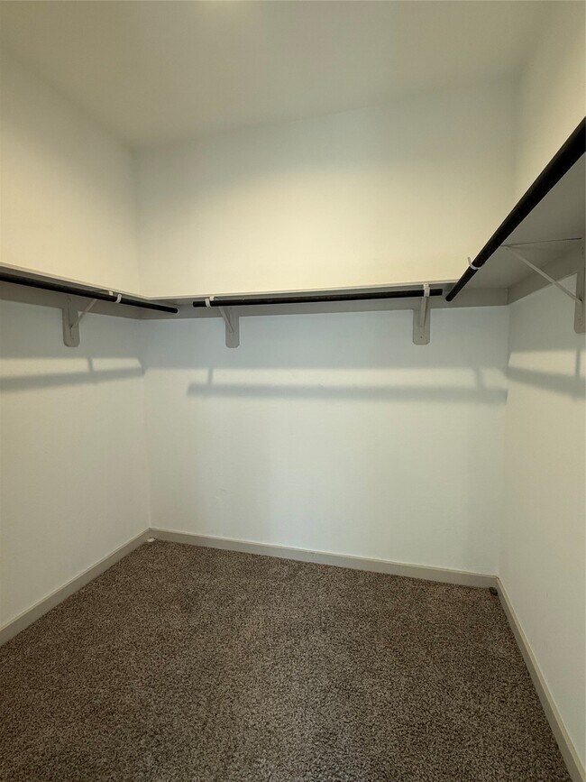 Building Photo - 12810 Harlesden Ln