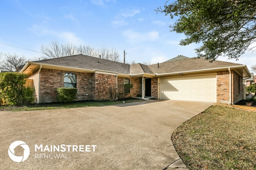 Primary Photo - 521 Anglebluff Dr