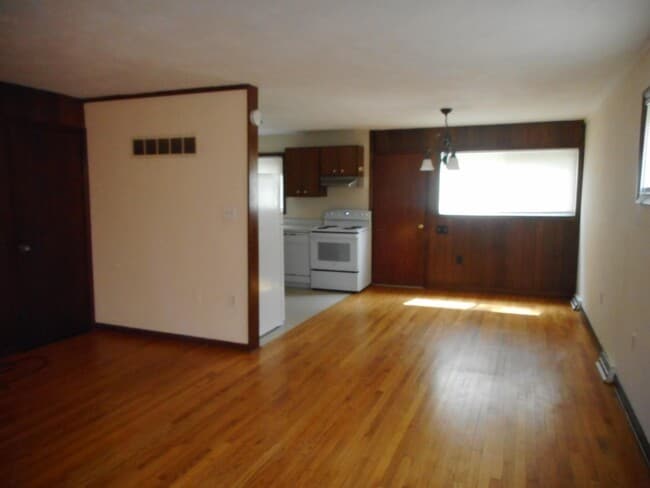 Building Photo - 716 Chesapeake Dr