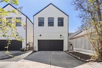 Building Photo - 802 Aurora St