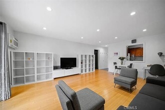 Building Photo - 1222 N Olive Dr