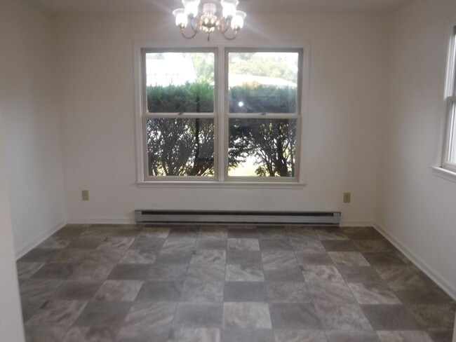 Building Photo - 610 Victoria Dr