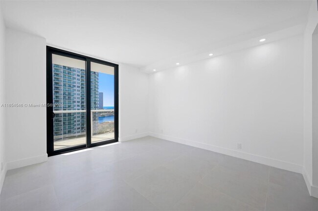 Building Photo - 20281 E Country Club Dr