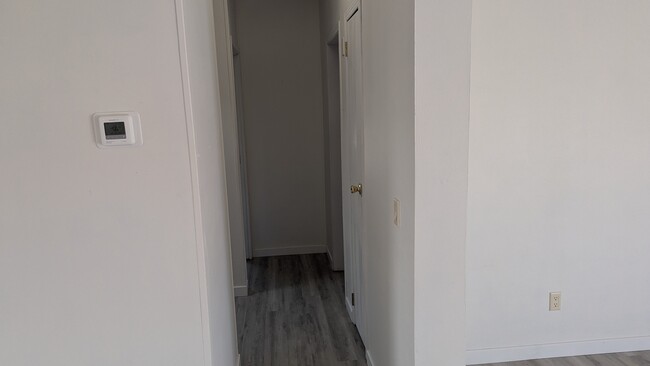 Building Photo - 121 Polopony Ct