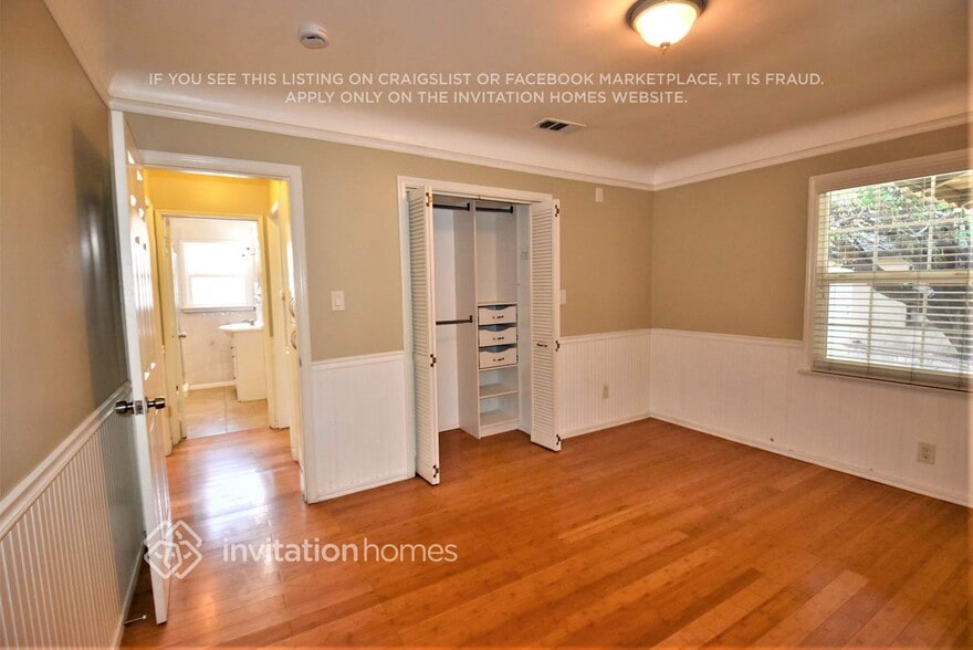 Building Photo - 9925 Orange Ave
