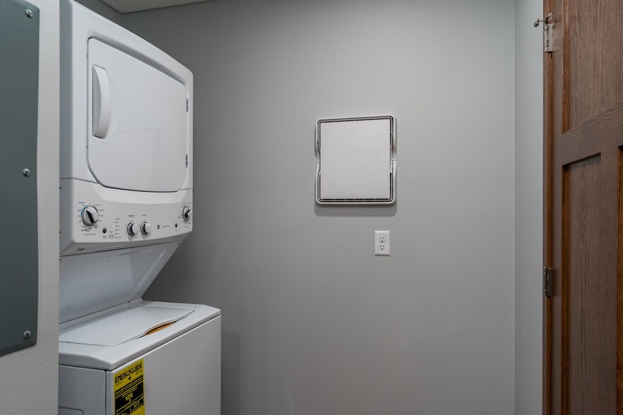 Laundry - 513 N Riverfront Dr