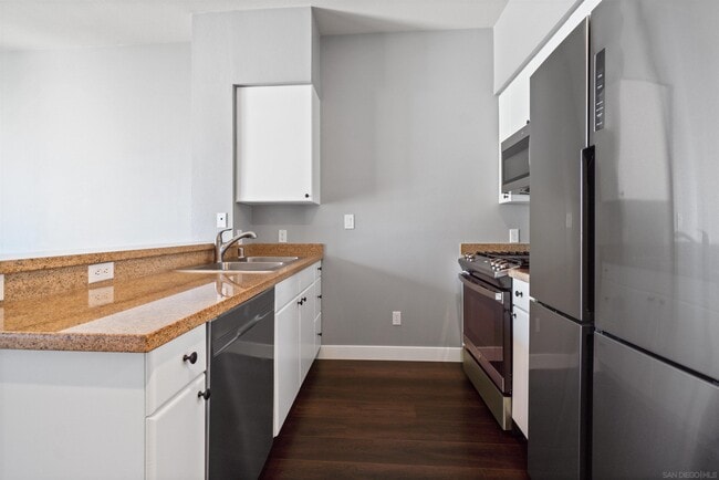 Building Photo - 445 Island Ave